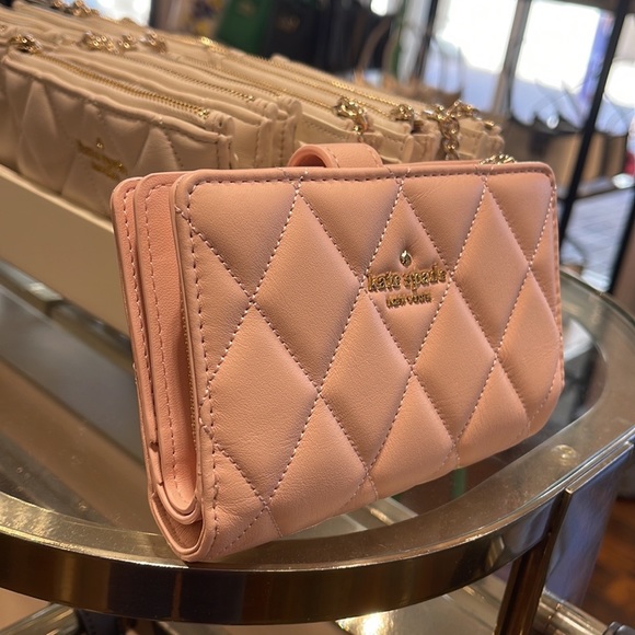 Kate Spade Carey Medium Compartment Bifold Wallet
COLOR: Conch Pink - Picture 5 of 16